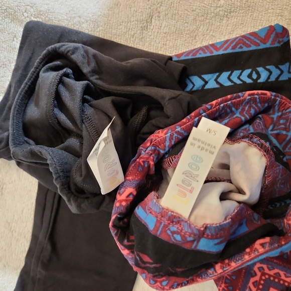 LULAROE 2 pr. S/M 1 Solid Black 1 Patterned Leggings - Picture 4 of 4